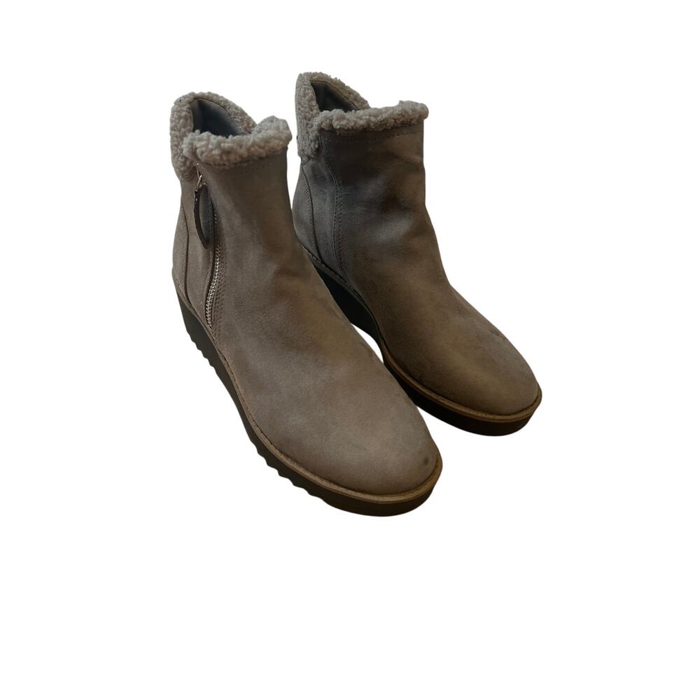 Bandolino Gray Suede Wedge Chelsea Boots Women's Size 8.5 Comfort